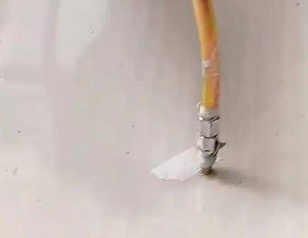 南芬瓷砖空鼓维修公司专业解答在瓷砖铺贴过程中，如果使用的砂料过粗（如全部使用了粗砂），可能会导致以下问题